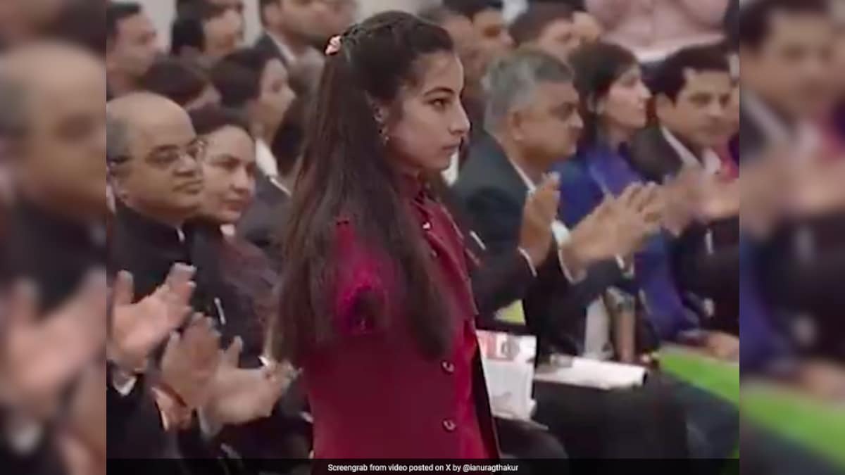 Watch: Arm-Less Archer Sheetal Devi Draws Rousing Applause At National Sports Awards Ceremony