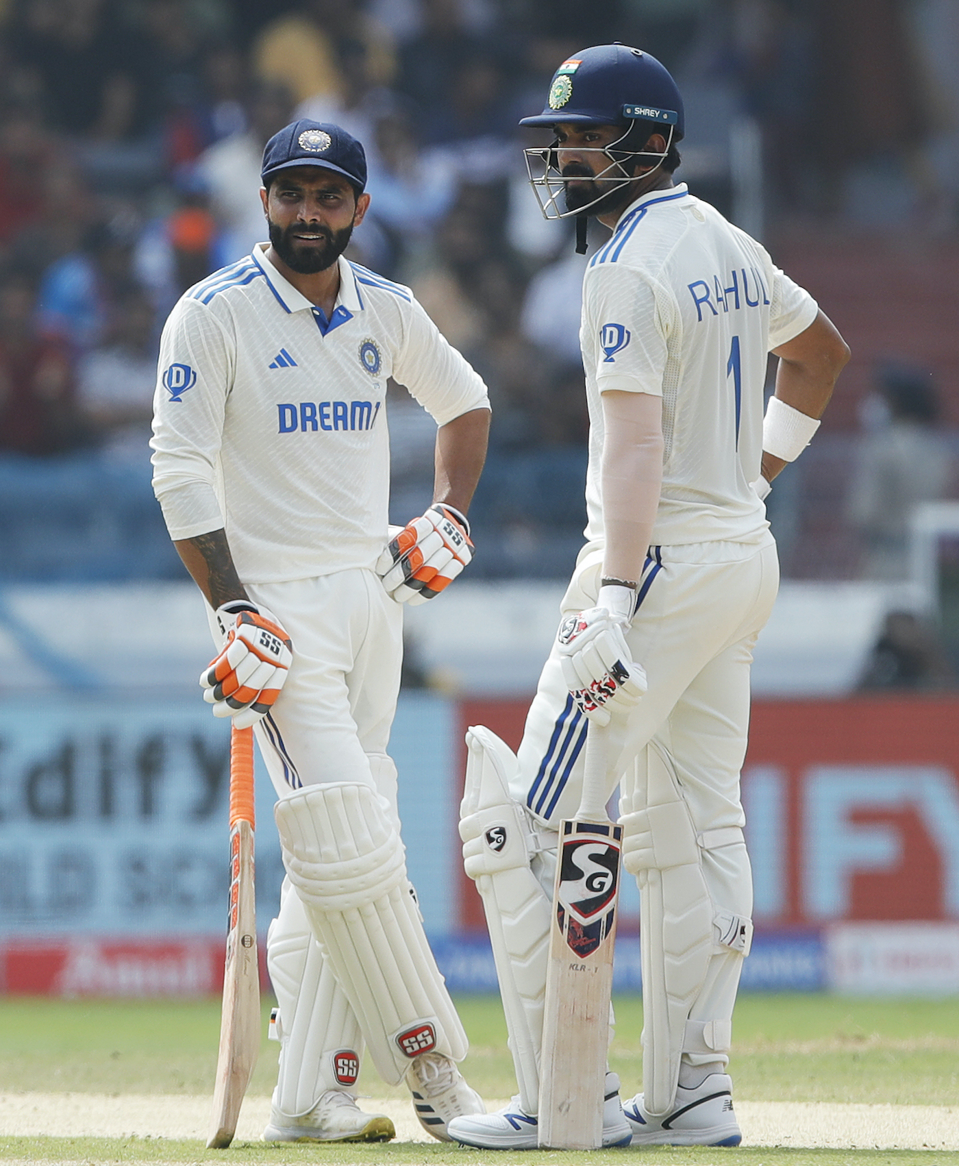 Rahul and Jadeja take the lead to push England against the wall